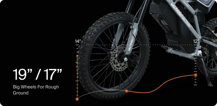 EM23 elektrinis motociklas 2500W su 19 colių priekiniu ir 17 colių galiniu ratu geresniam sukibimui bekelėje.